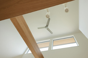 吹抜け・上部窓